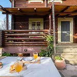 Wooden villa, big garden, mountain view